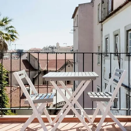Apartament Plum Guide - The Historical Collage *