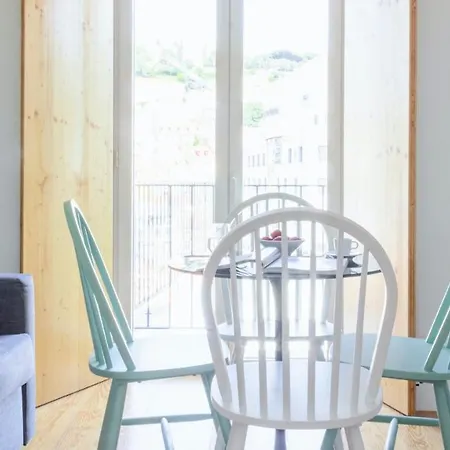 Plum Guide - The Historical Collage Apartment *